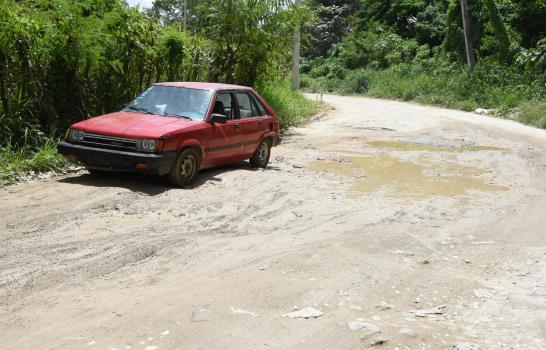 Denuncian deterioro de carretera La Isabela