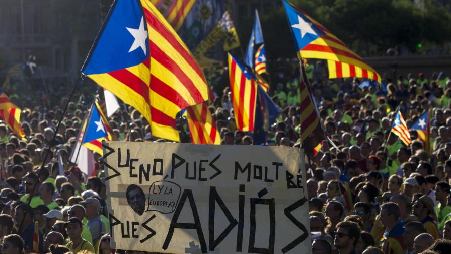 Miles de catalanes reclaman votar el 1 de octubre por la secesión de España