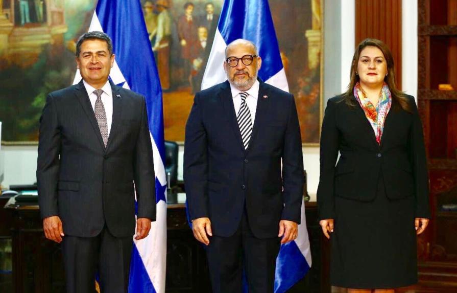 Marino Berigüete presenta cartas credenciales ante el presidente de Honduras 