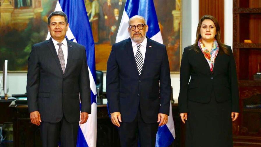 Marino Berigüete presenta cartas credenciales ante el presidente de Honduras Marino Berigüete presenta cartas credenciales ante el presidente de Honduras