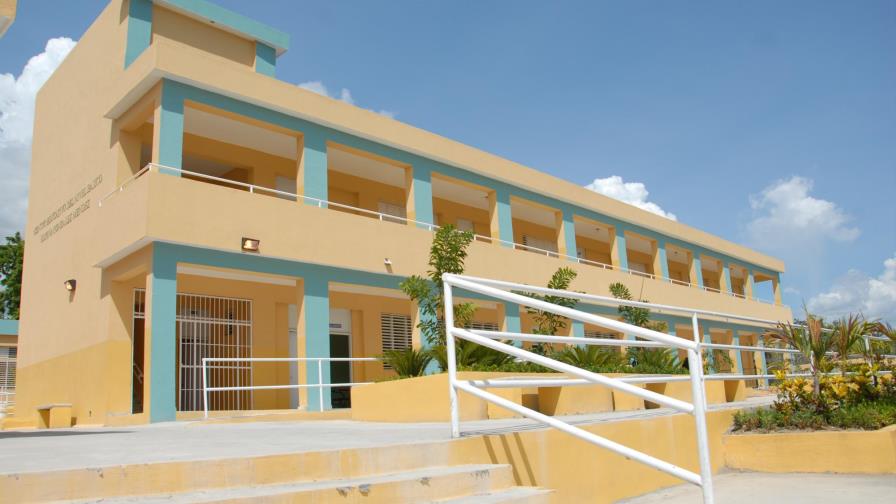 Presidente Danilo Medina entrega centro educativo en Bahoruco 