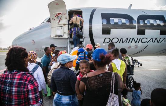 Regresan al país 160 dominicanos desde San Martín tras huracán Irma