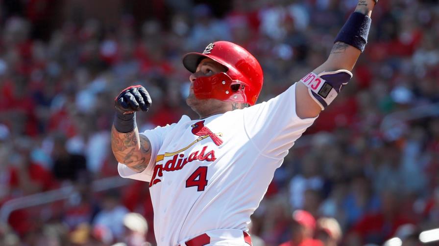 Yadier Molina impulsa 3; Cardenales arrollan a Rojos 