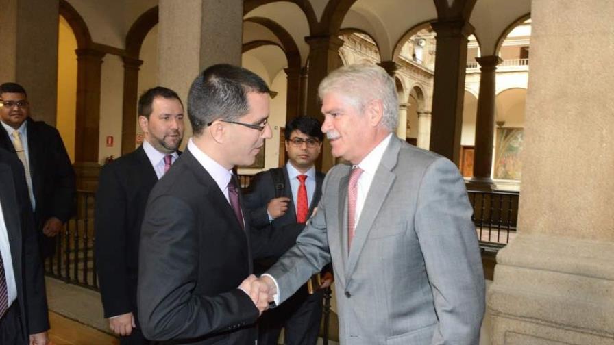España dice a Venezuela que no es suficiente el diálogo con la oposición
