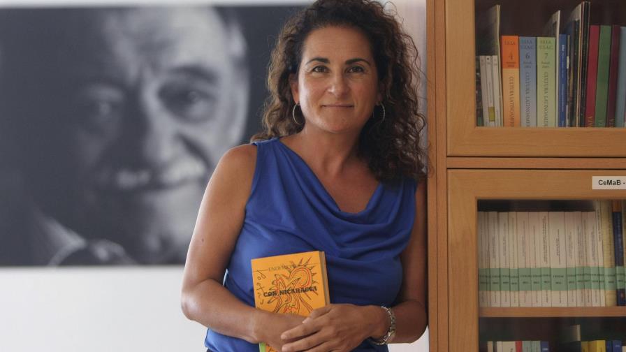 Mil dedicatorias a Benedetti en su biblioteca de seis mil volúmenes 