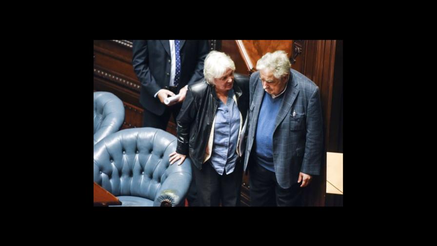 Esposa de José Mujica asume como vicepresidenta de Uruguay