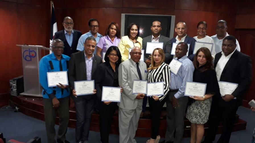 Entregan certificados a la plancha ganadora del Colegio de Periodistas