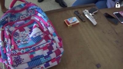 Encuentran arma de fuego en mochila de una estudiante de Jarabacoa