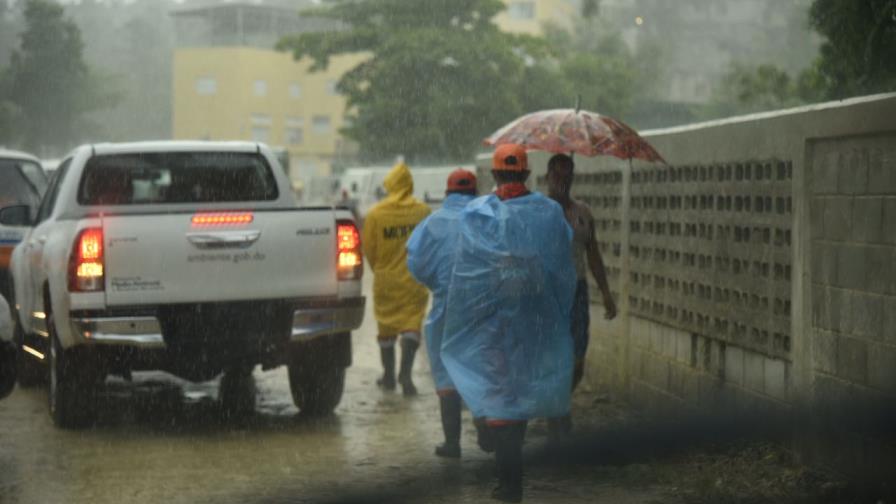 Onda tropical y vaguada generan aguaceros en gran parte del país Onda tropical y vaguada generan aguaceros en gran parte del país