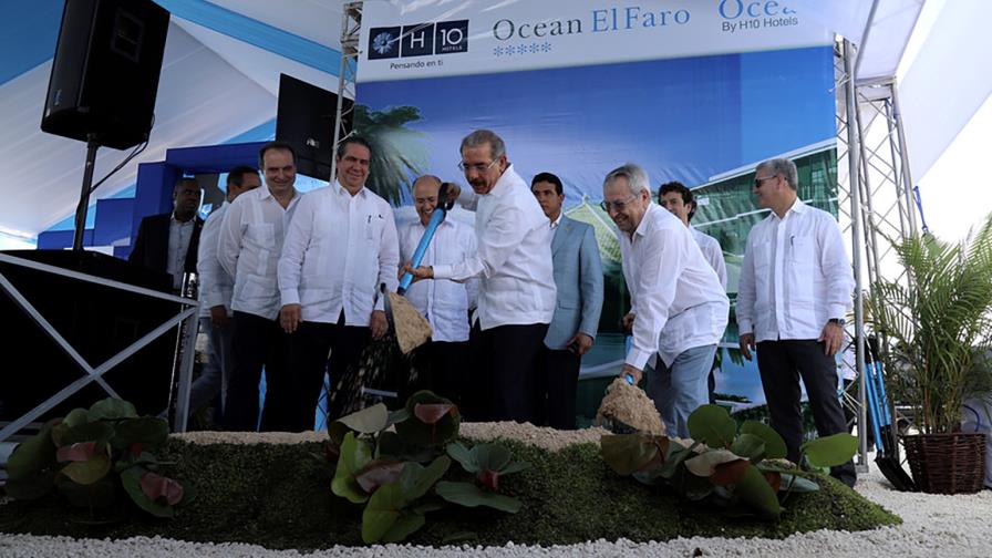 Medina encabeza construcción hotel en Uvero Alto