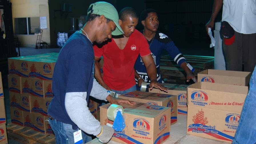 Gobierno invierte RD$1,600 millones en cajas navideñas Gobierno invierte RD$1,600 millones en cajas navideñas