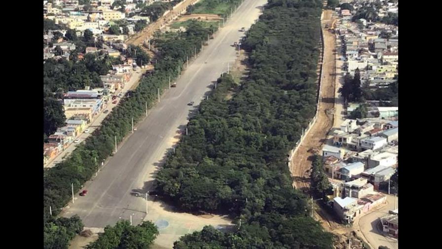 Cientos visitan parque Santiago antes de terminado