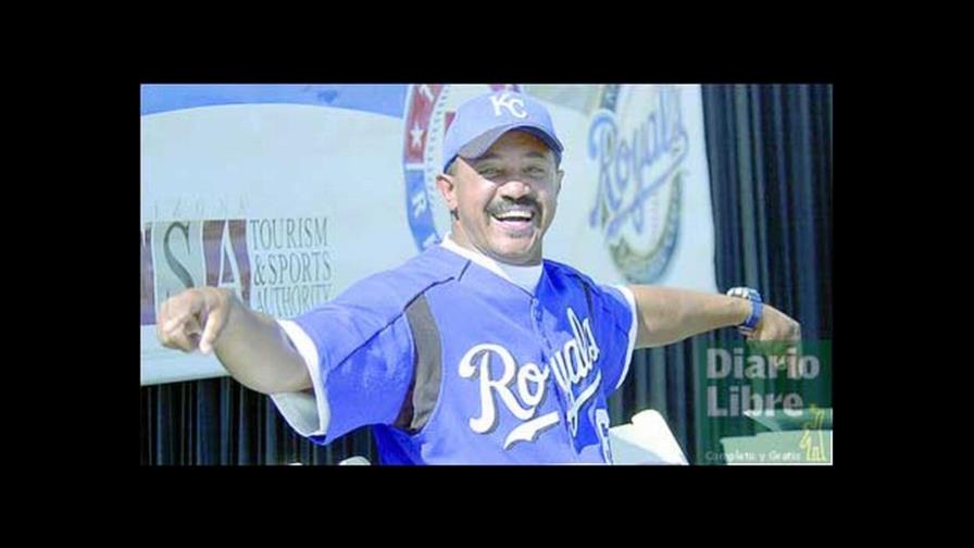 Peña celebró premio con tambora, güira y acordeón