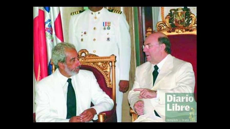 Mejía recibe credenciales de cinco embajadores