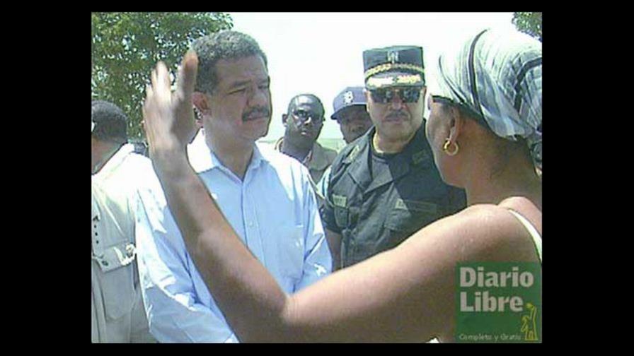 Leonel Fernández garantiza asistencia a población de Jimaní