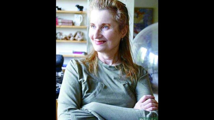 Elfriede Jelinek significa sorpresa de Premio Nobel