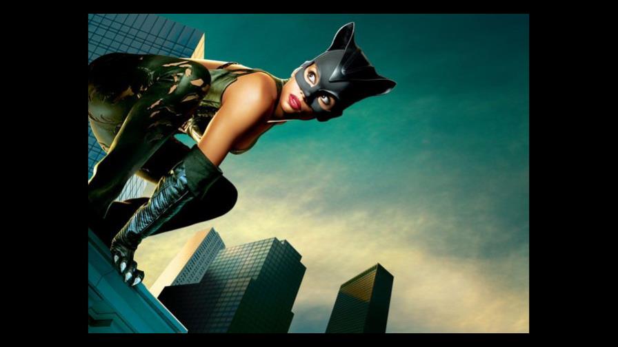 Gatúbela, un zarpazo al vacío, una gata que huye al olvido