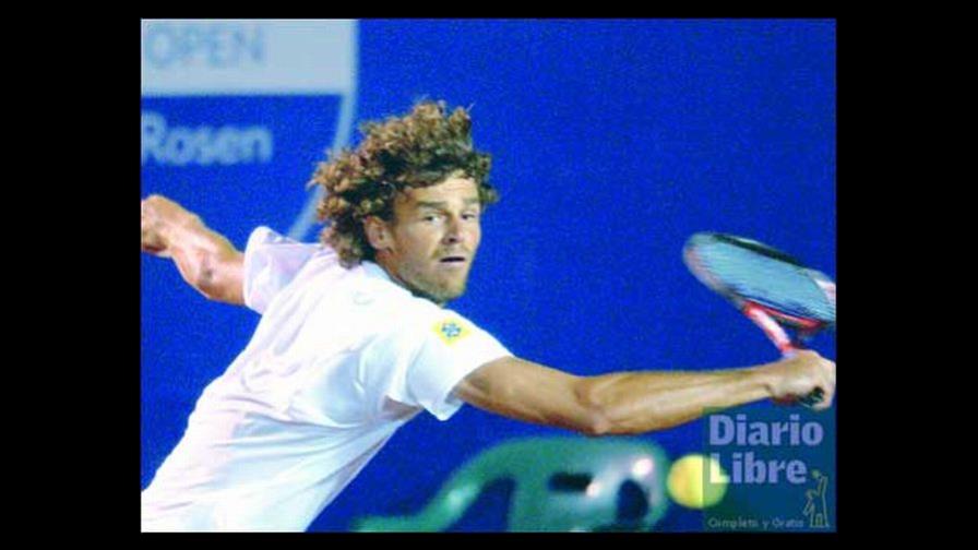 Gustavo Kuerten avanza a semifinales