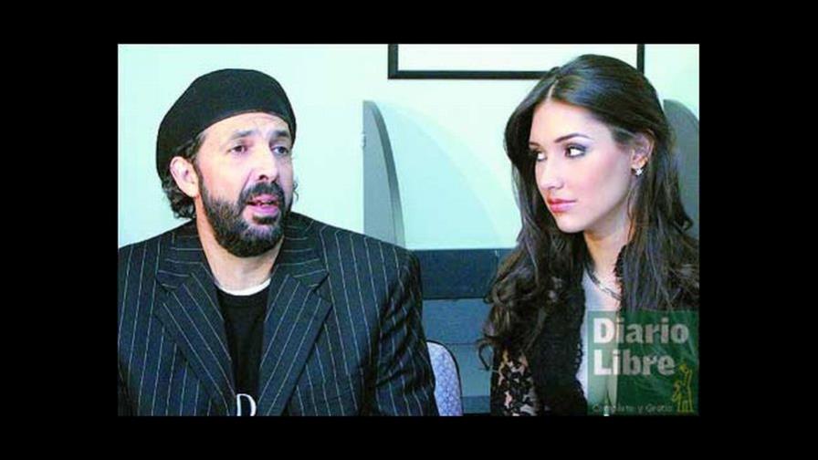 Juan Luis Guerra presenta a Amelia Vega como cantante en NY Juan Luis Guerra presenta a Amelia Vega como cantante en NY