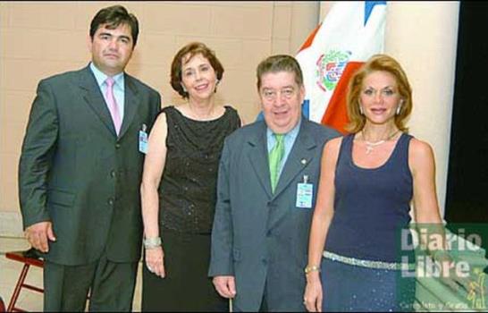 Calor y exceso de invitados matizó recepción en Palacio