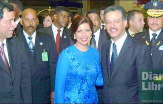 Calor y exceso de invitados matizó recepción en Palacio