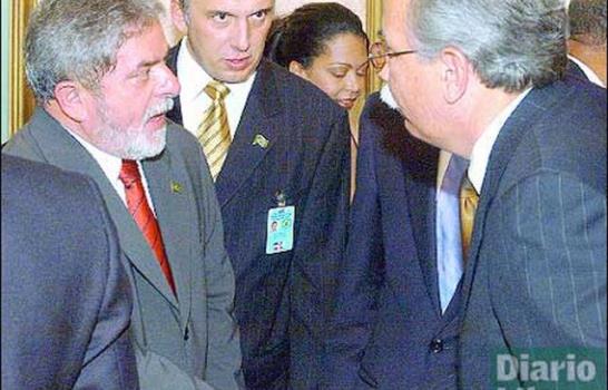 Calor y exceso de invitados matizó recepción en Palacio