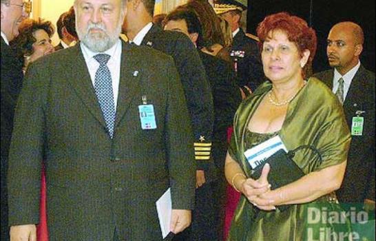 Calor y exceso de invitados matizó recepción en Palacio