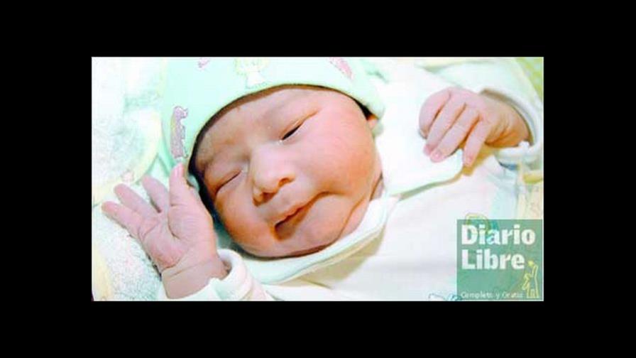 Nace niña hija pareja de la Casa de Cristal