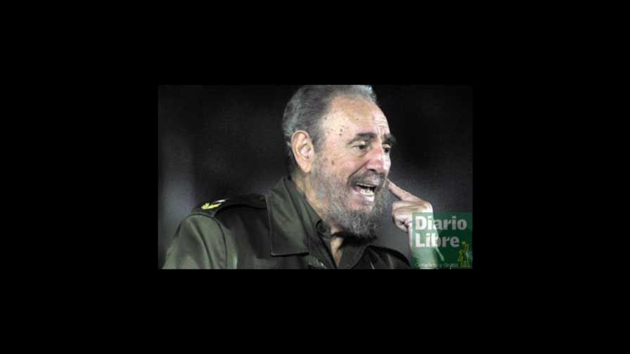 Castro sufre caída al término de acto