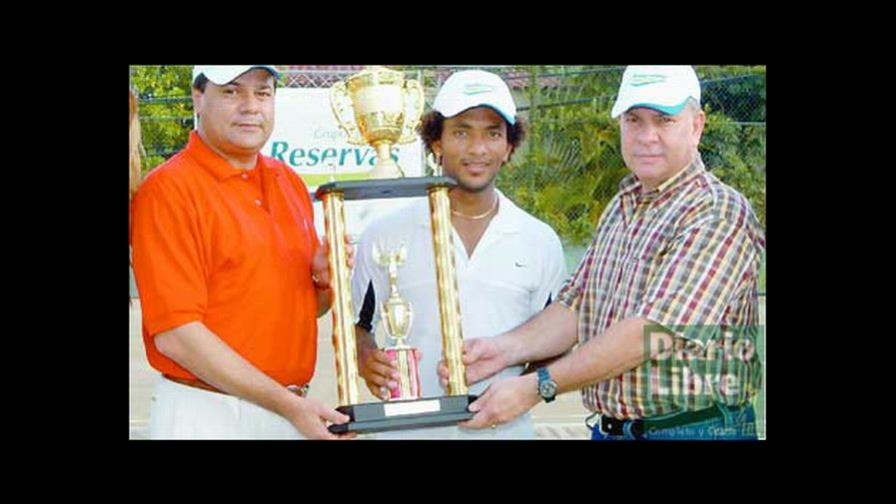 Johnson García ganó el torneo de tenis Top 16