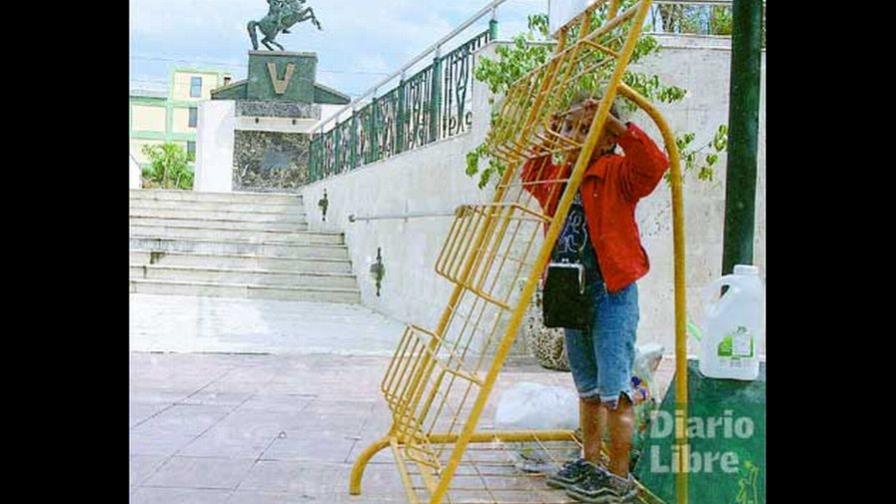 Plaza Bolívar luce descuidada