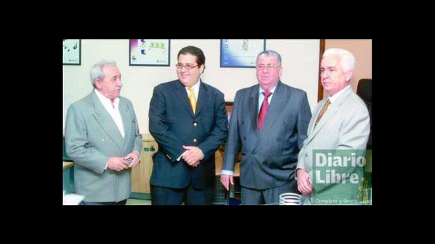 Muebles Omar presenta su catálogo para oficina 2004