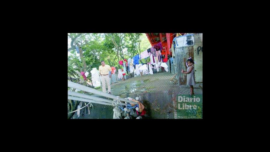 Familias esperan por reubicación en Santiago