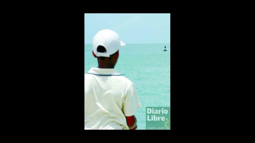 Recuperarán barcaza que naufragó en SPM