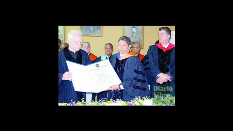 UASD reconoce al padre Luis Quinn UASD reconoce al padre Luis Quinn