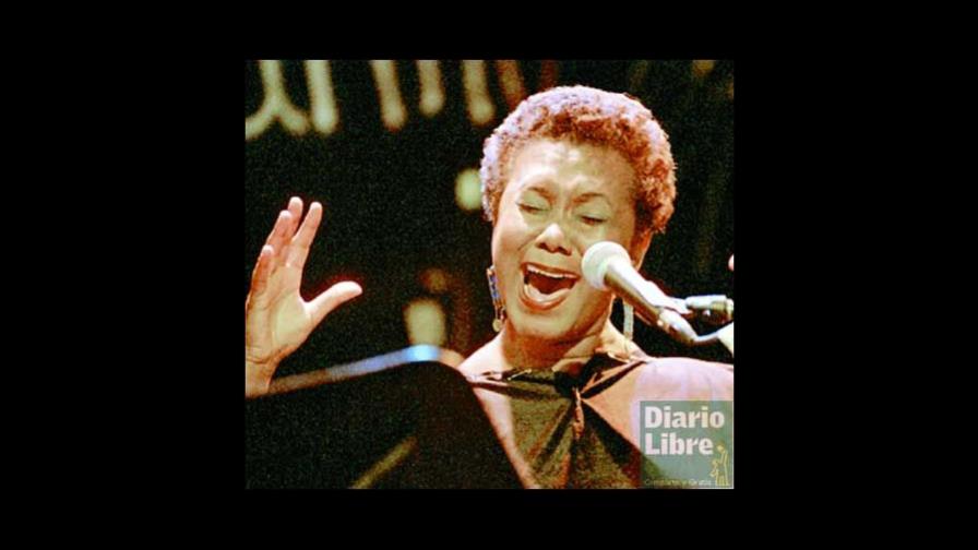 A 100 el concierto de Xiomara Fortuna