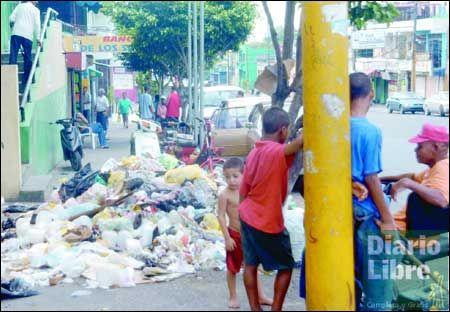 Privatizan cobro basura en Santo Domingo Este - Diario Libre