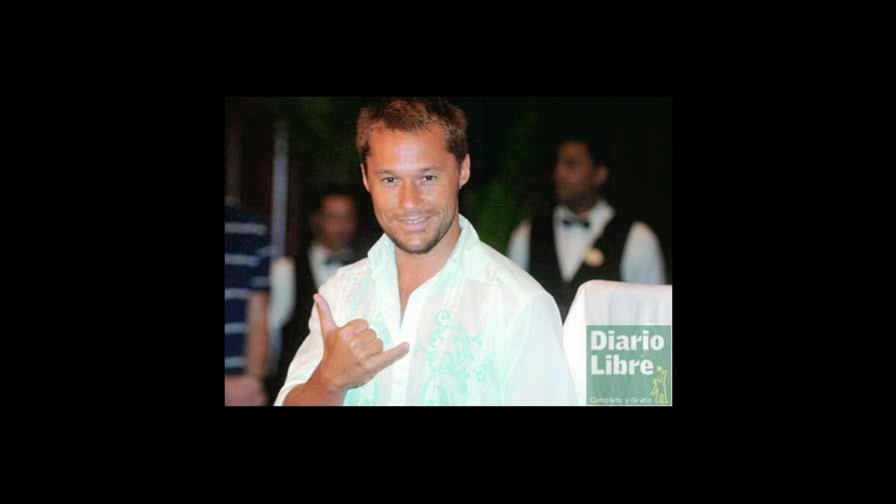 Diego Torres llega aburrido y con nuevo look