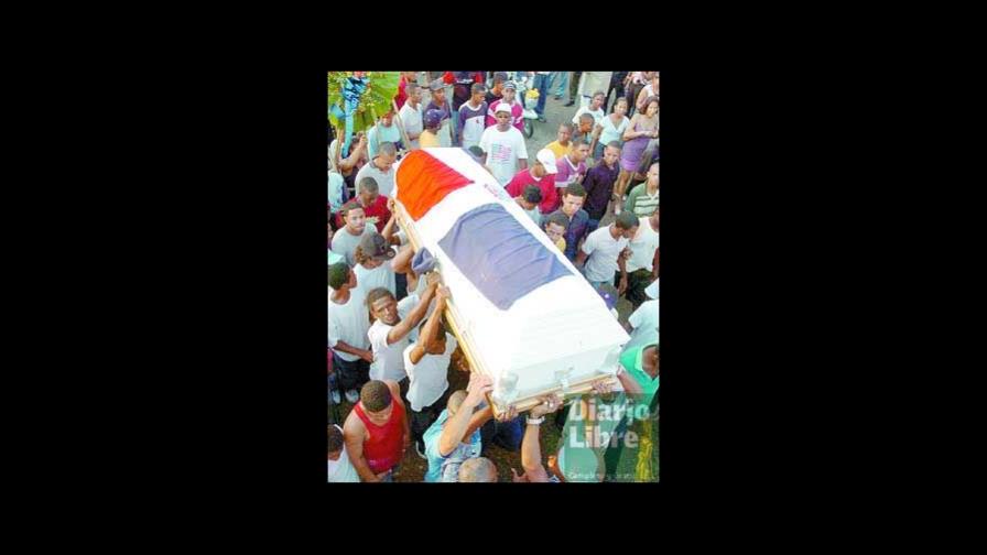 La Policía arresta varios por tiroteos en entierros