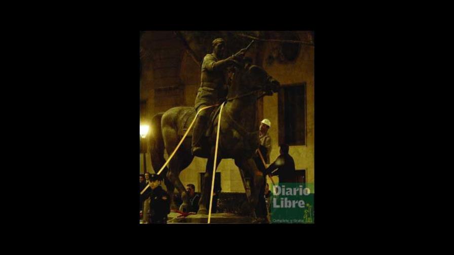 Retiran la estatua del dictador Francisco Franco en Madrid