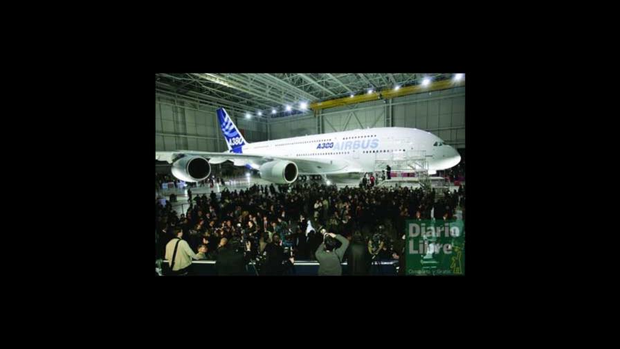 Europa celebra nacimiento del Airbus 380, el mayor avión de pasajeros del mundo