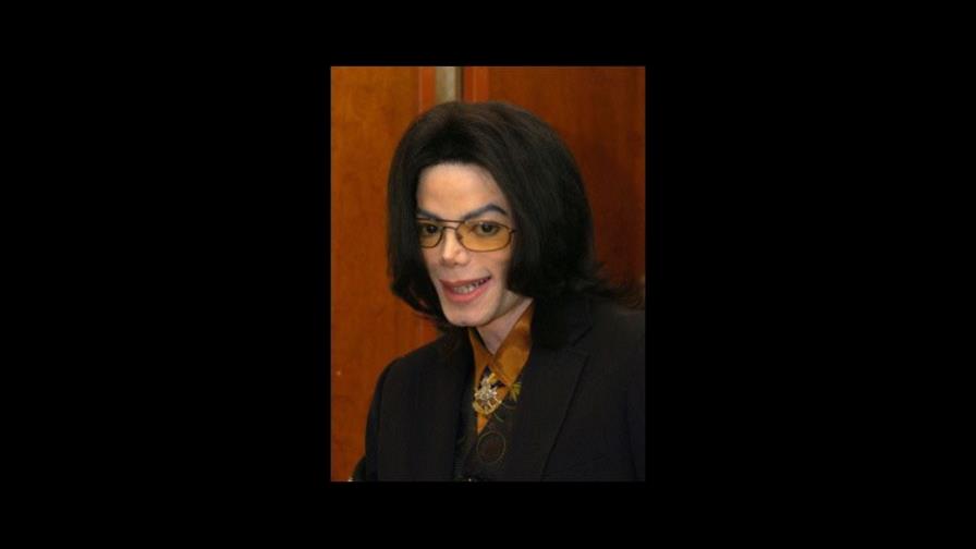Endeudado, Michael Jackson negocia para no perder sus bienes