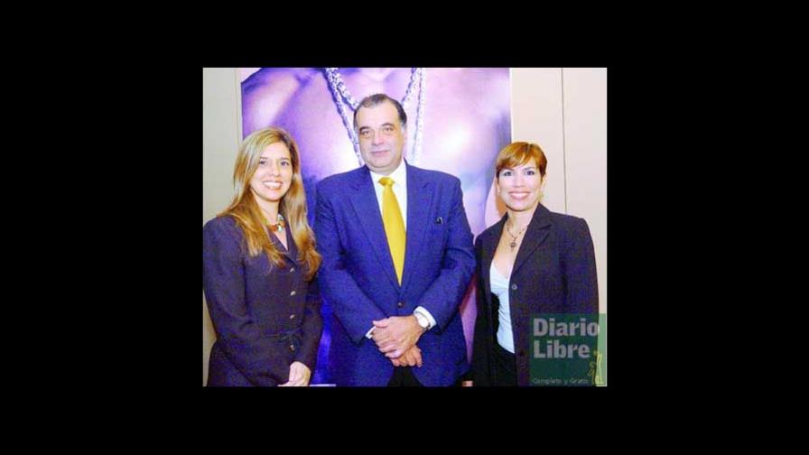 Centennial presenta móvil Centennial presenta móvil