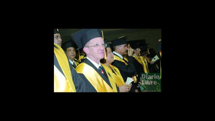 Amable Aristy se graduó de abogado en la UTE