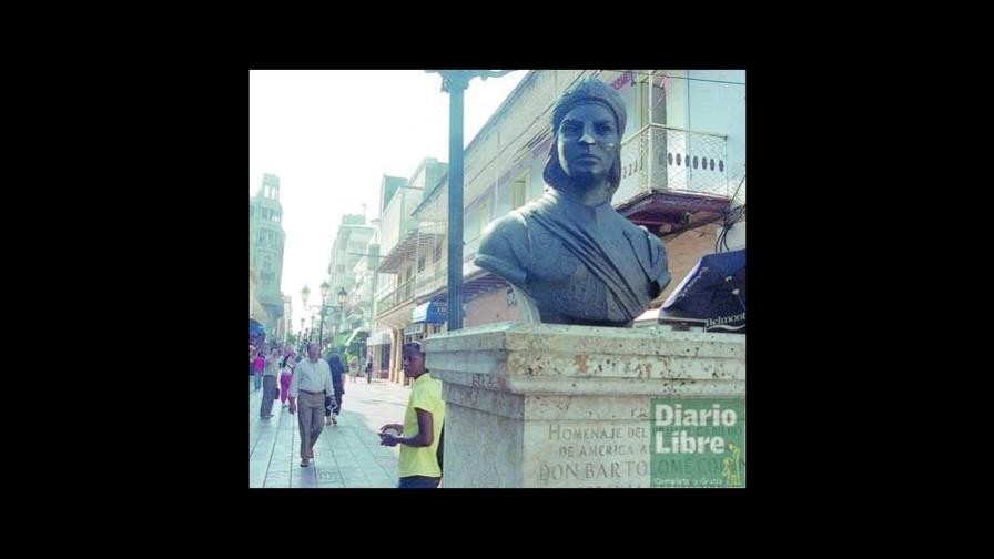 Un busto falso, una firma borrada, un robo público