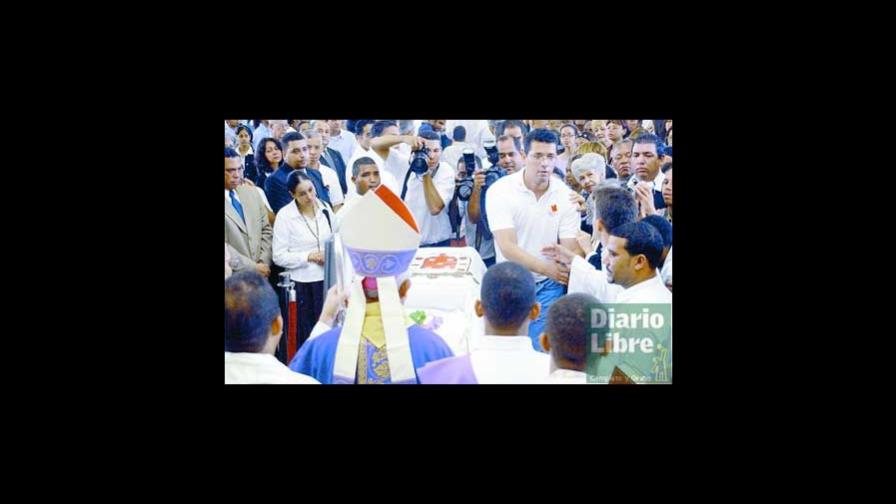 Centenares asisten a velatorio padre Dubert Centenares asisten a velatorio padre Dubert