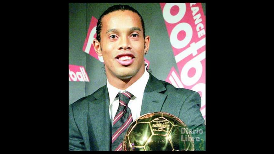El mago brasileño Ronaldinho ganó el Balón de Oro 2005