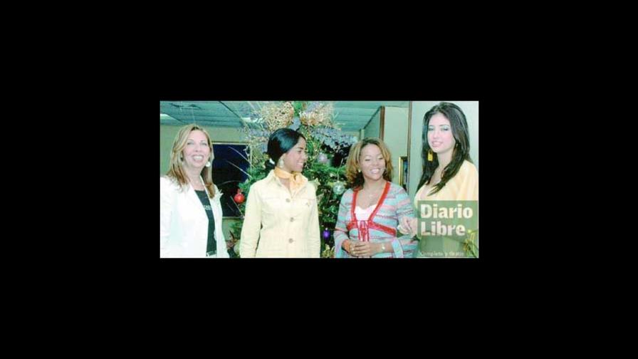 Jolie de Vogue entrega premio a reina belleza