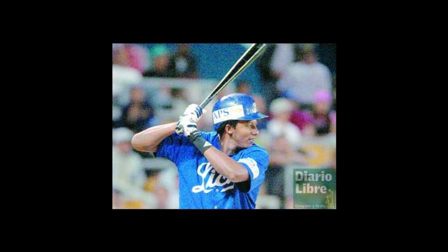 Napoleón Calzado le dio la victoria 4-3 al Licey