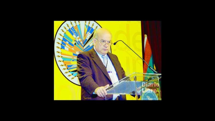 Insulza: La OEA no puede introducir ninguna iniciativa contra Chávez